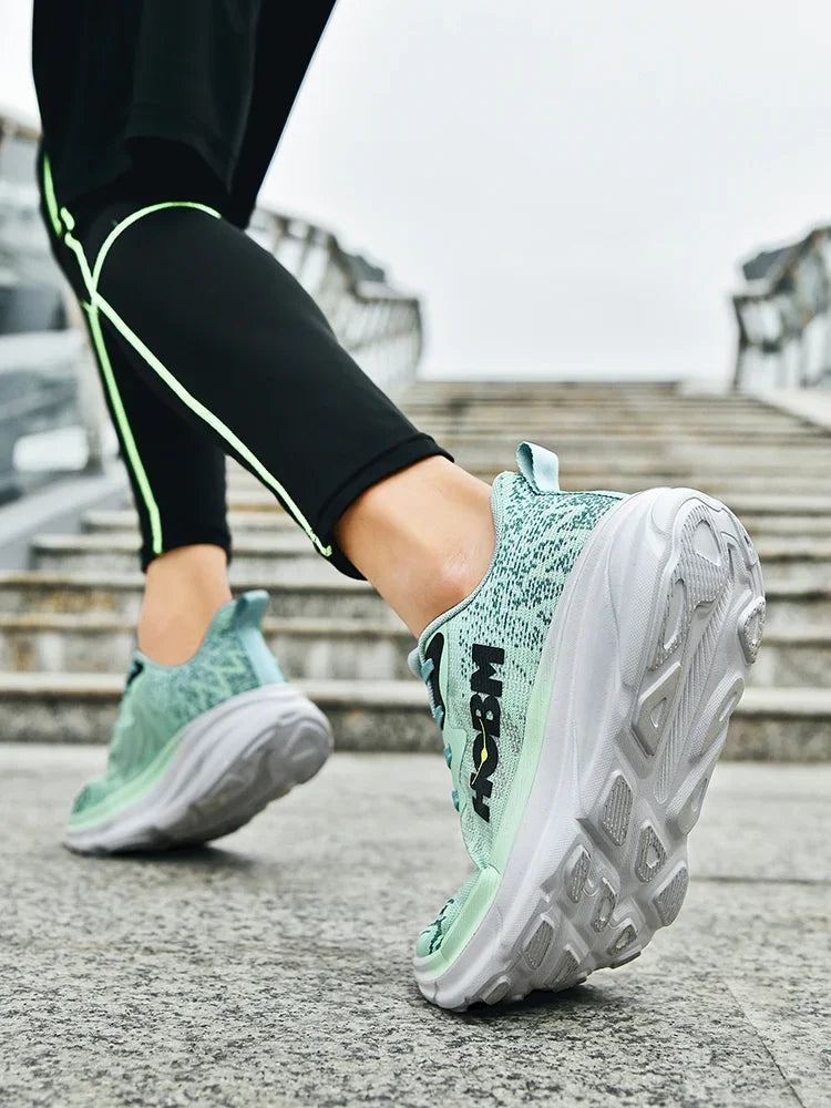 Unisex Lightweight Running Shoes – Breathable, Winter-Ready Sneakers for Gym & Outdoor Wear